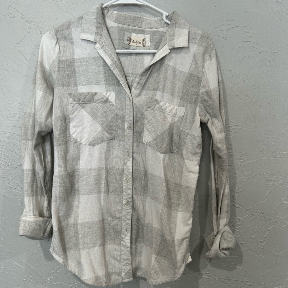 Altar’s State white and Grey flannel